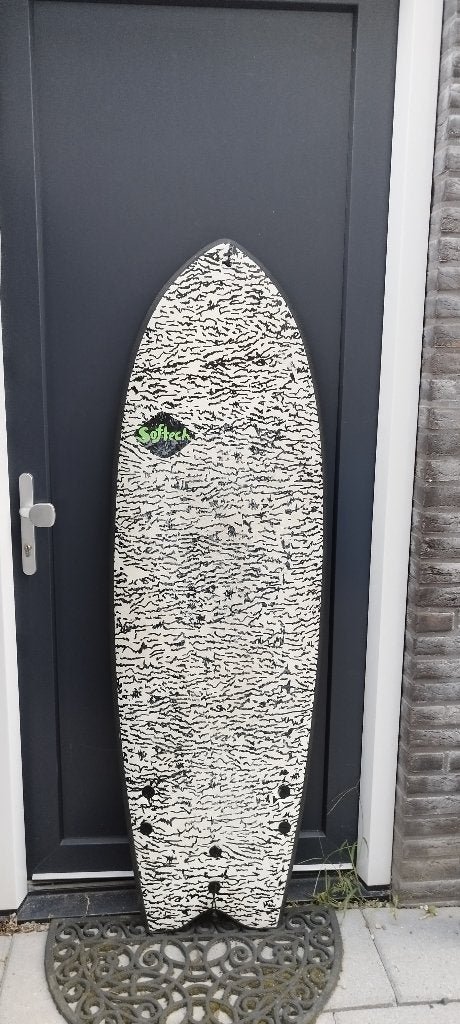 Surfboard fish Softech, 5'8 met leash, boardbag en vinnen, Watersport en Boten, Ophalen of Verzenden, Gebruikt, Fish, Met vinnen