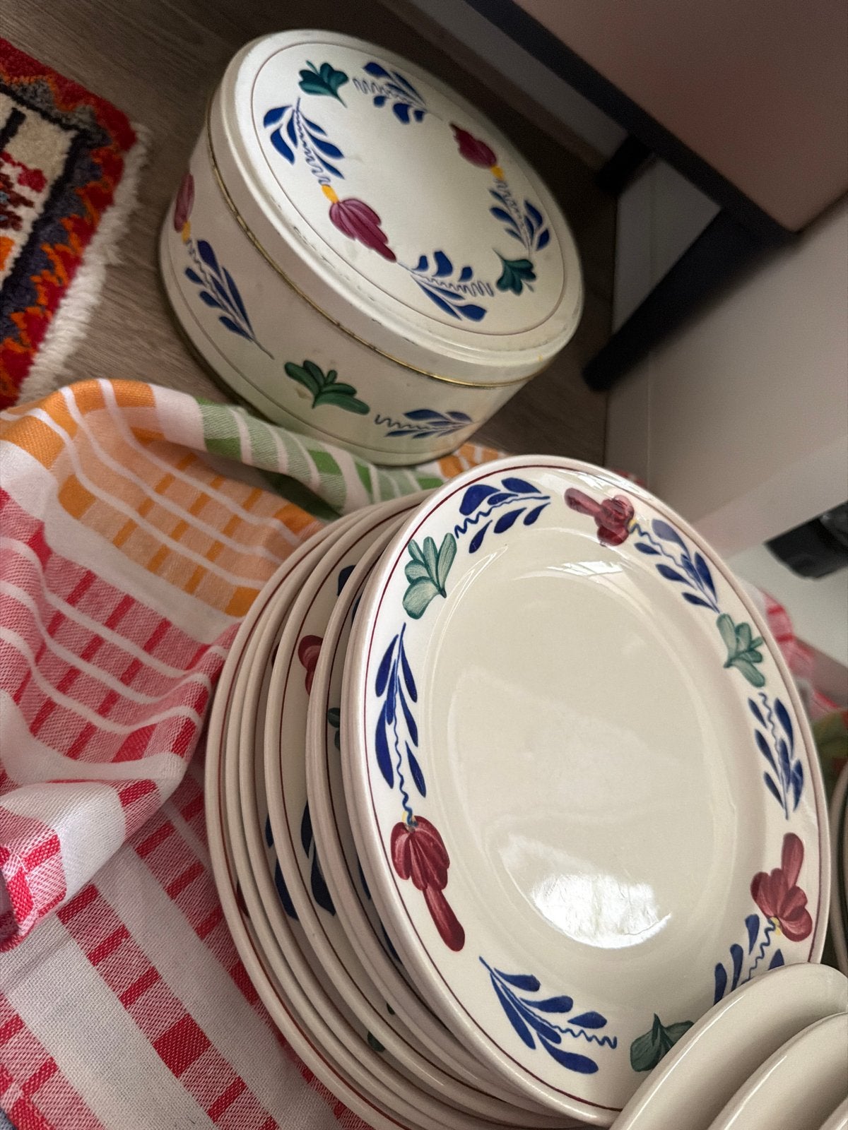 Vintage Boerenbont servies - compleet, Huis en Inrichting, Keuken | Servies, Ophalen, Keramiek, Landelijk/Boerenbont, Zo goed als nieuw