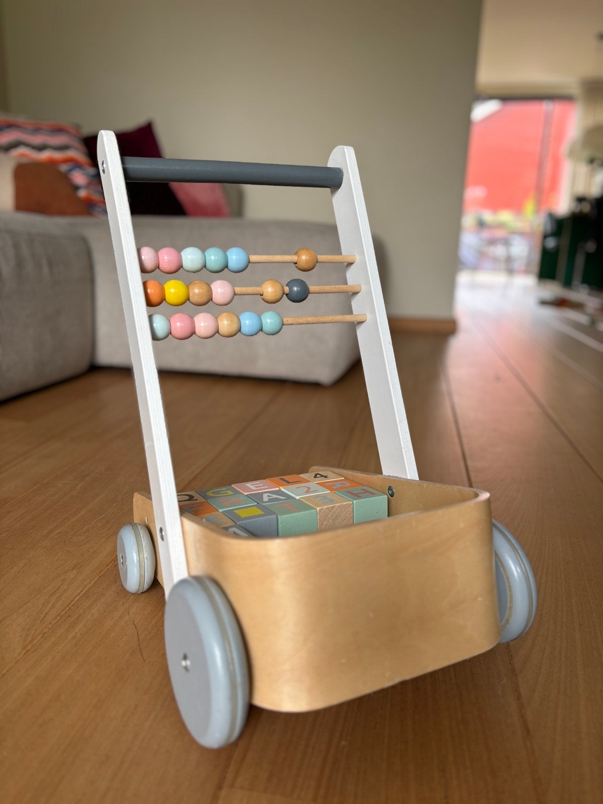 Janod Houten Loopwagen met Blokken en Telraam, Kinderen en Baby's, Speelgoed | Houten speelgoed, Ophalen, Zo goed als nieuw, Duw- of Trekspeelgoed
