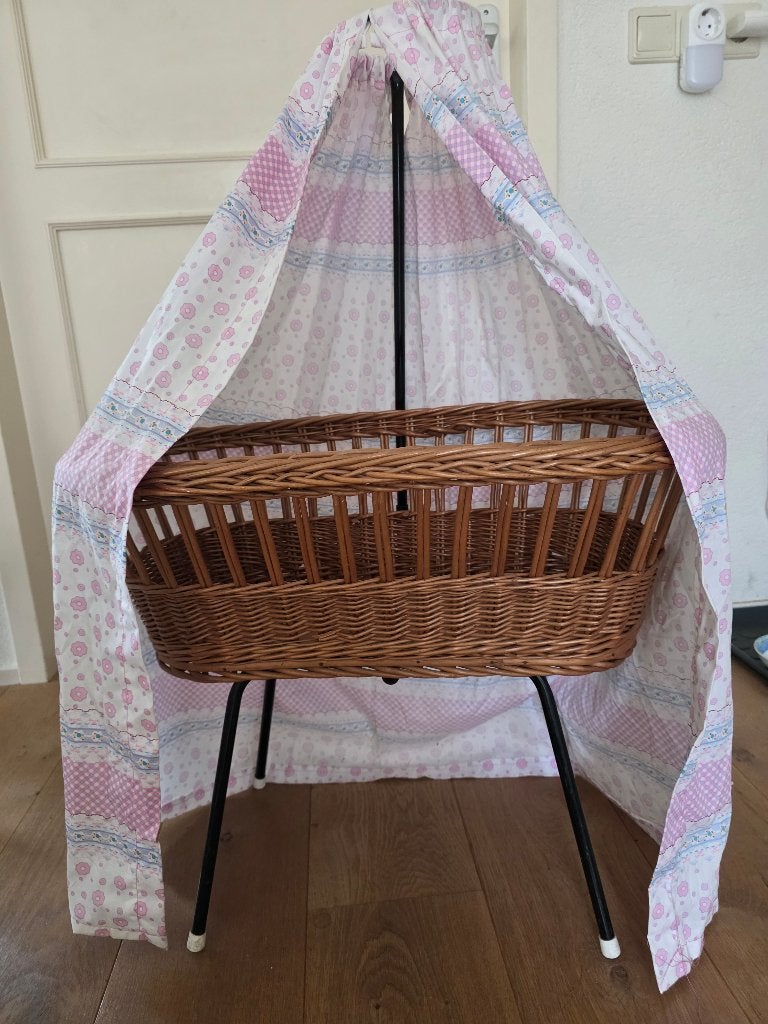Rotan/riet poppenwieg en poppenwagen, Kinderen en Baby's, Speelgoed | Poppen, Ophalen, Gebruikt, Babypop