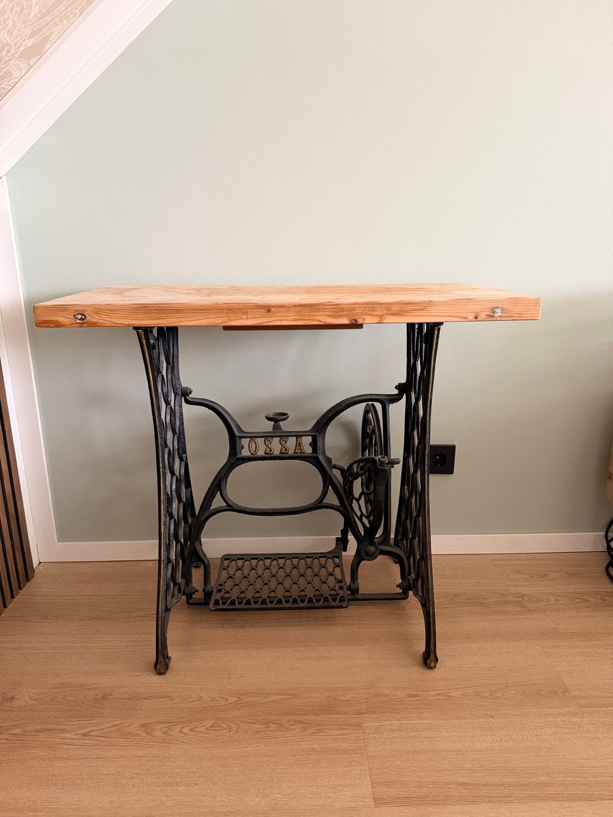 Ossa trapnaaimachine onderstel met houten blad, Ophalen