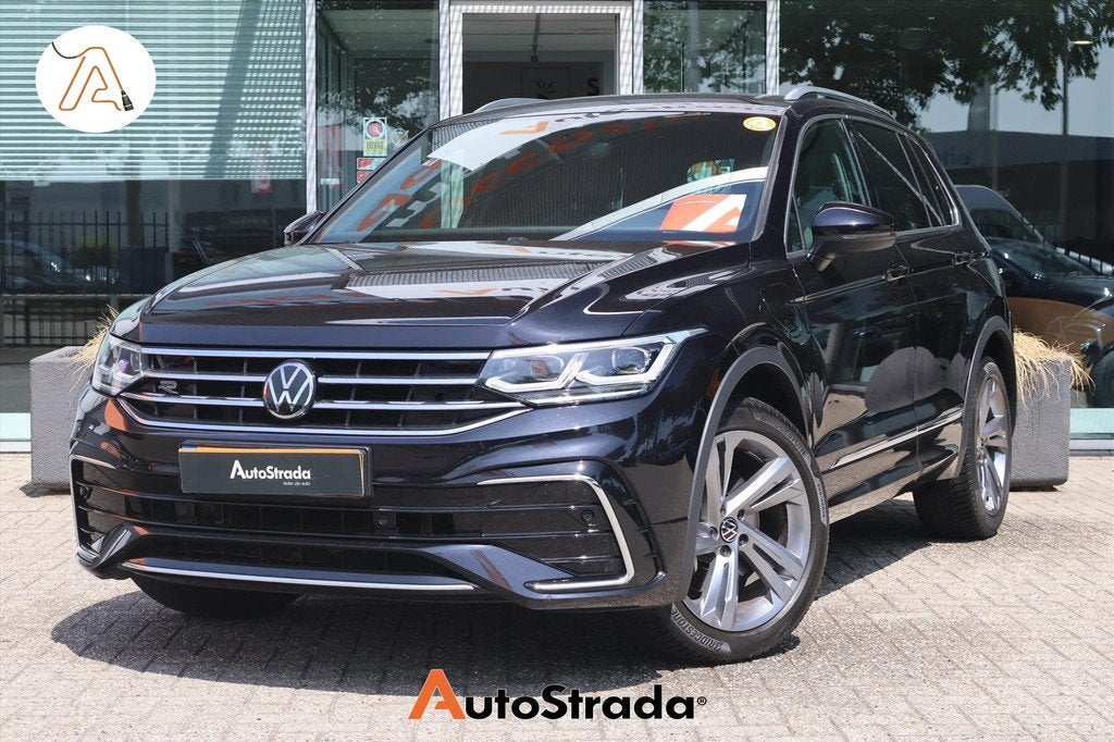 Volkswagen Tiguan 1.4 R-Line TSI eHybrid 245pk SoH 92% | Vir, Auto's, Volkswagen, Adaptive Cruise Control, Leder en Stof, Zwart