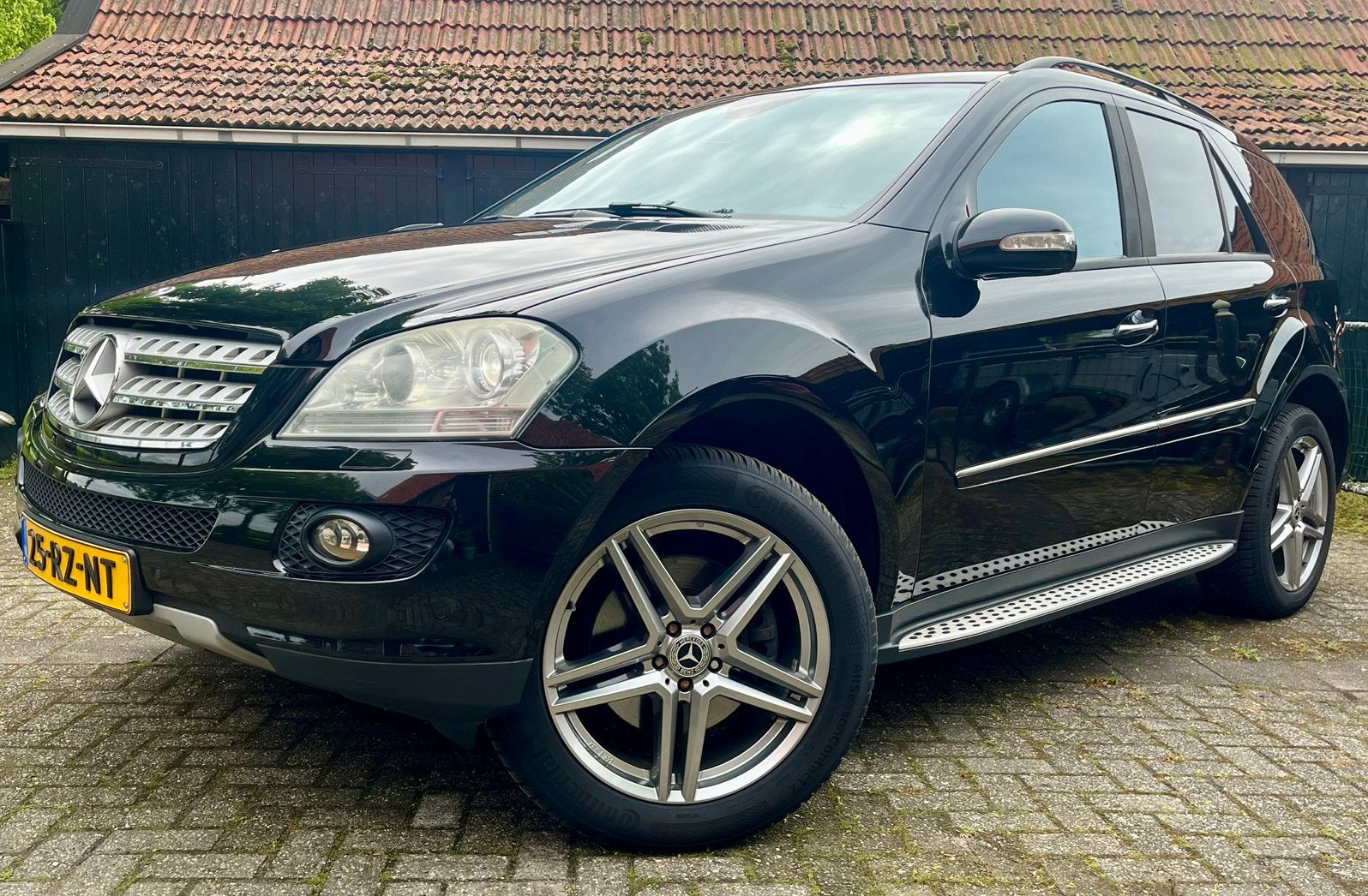 Mercedes-Benz M-Klasse 5.0 Ml500 V8 4MATIC AUT 2005 Zwart, Auto's, Mercedes-Benz, Automaat, Zwart, Origineel Nederlands, Vierwielaandrijving