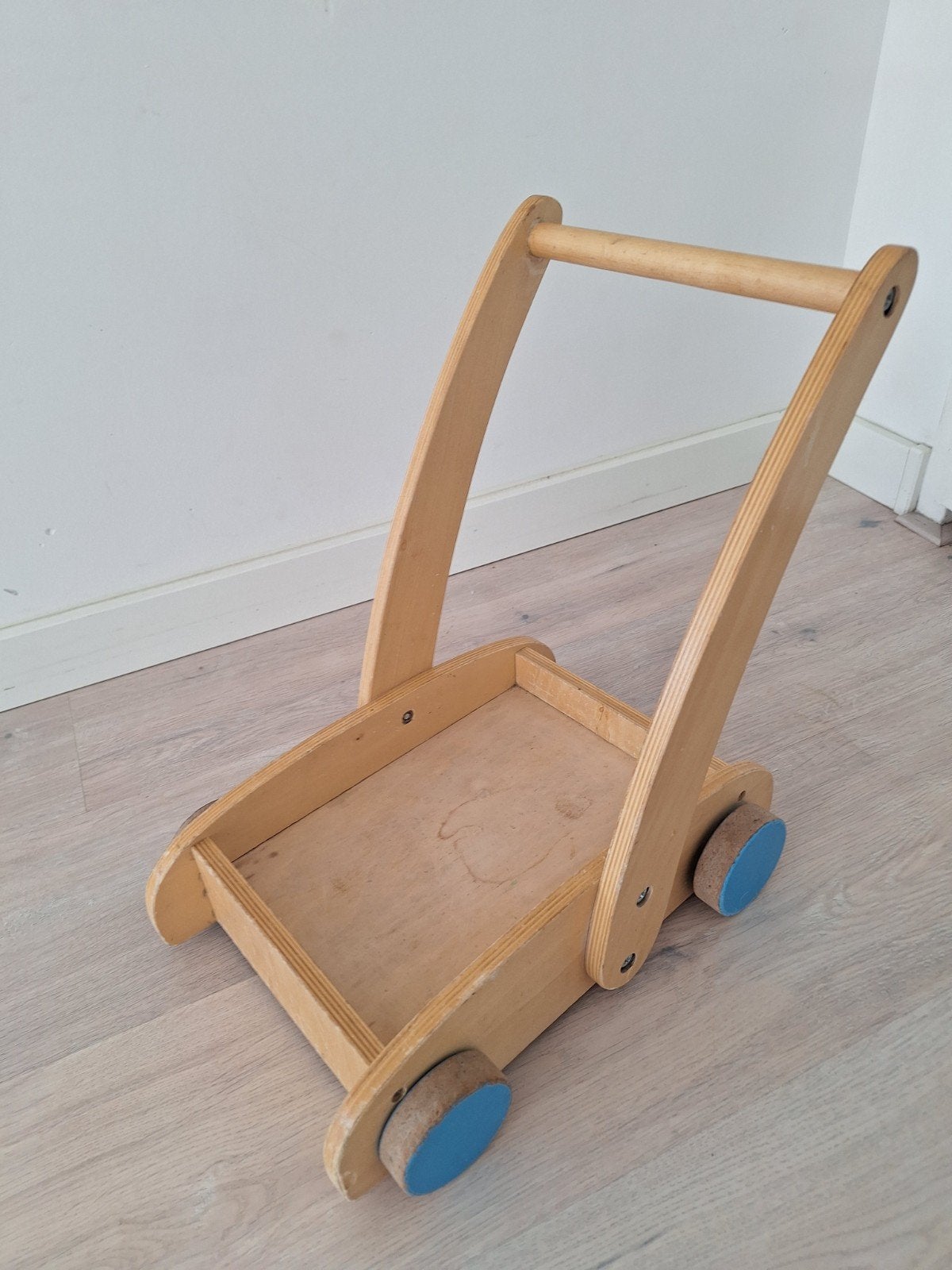 Houten loop kar loopkar Leiden kids dreumes speelgoed, Kinderen en Baby's, Ophalen of Verzenden, Gebruikt, Duw- of Trekspeelgoed