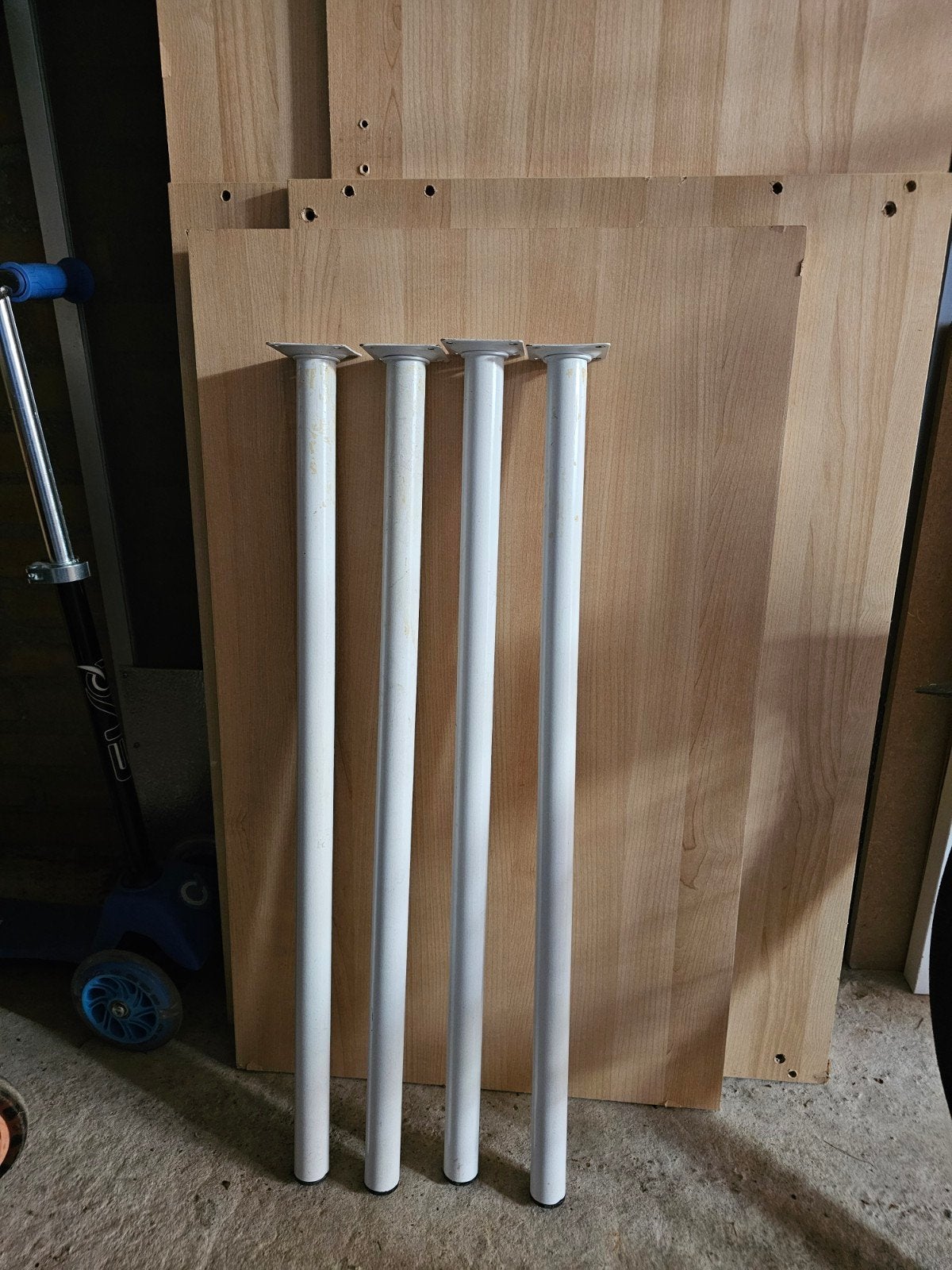 Set van 4 witte metalen tafelpoten - 70 cm, Huis en Inrichting, Tafelonderdelen, Ophalen, Tafelpoot, Gebruikt, 50 tot 100 cm