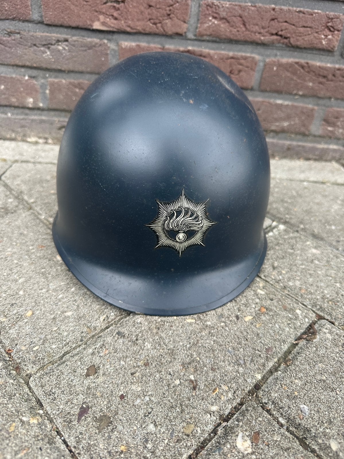 Rijkspolitie helm M53 bj: 1973, Verzamelen, Ophalen of Verzenden, Landmacht, Nederland, Helm of Baret