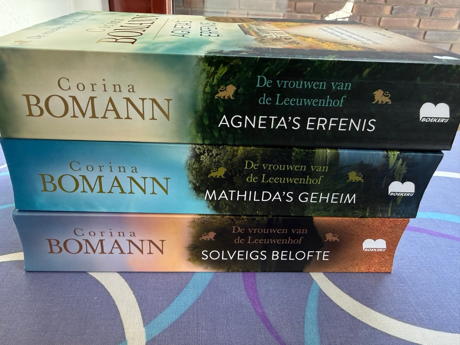 Corina Bomann - De vrouwen van de Leeuwenhof (3 boeken), Ophalen of Verzenden, Zo goed als nieuw