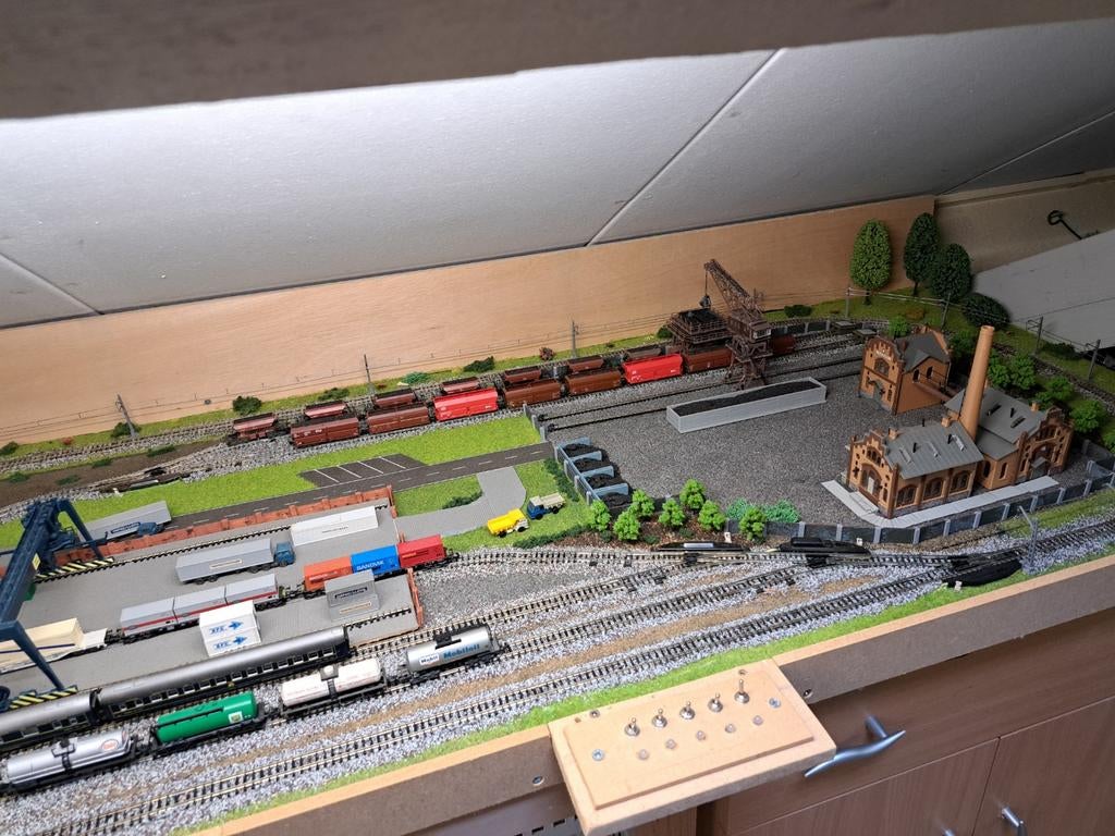 Uitgebreide modelspoorbaan met diverse treinen en gebouwen, Gebruikt, Locomotief, Ophalen of Verzenden, Fleischmann