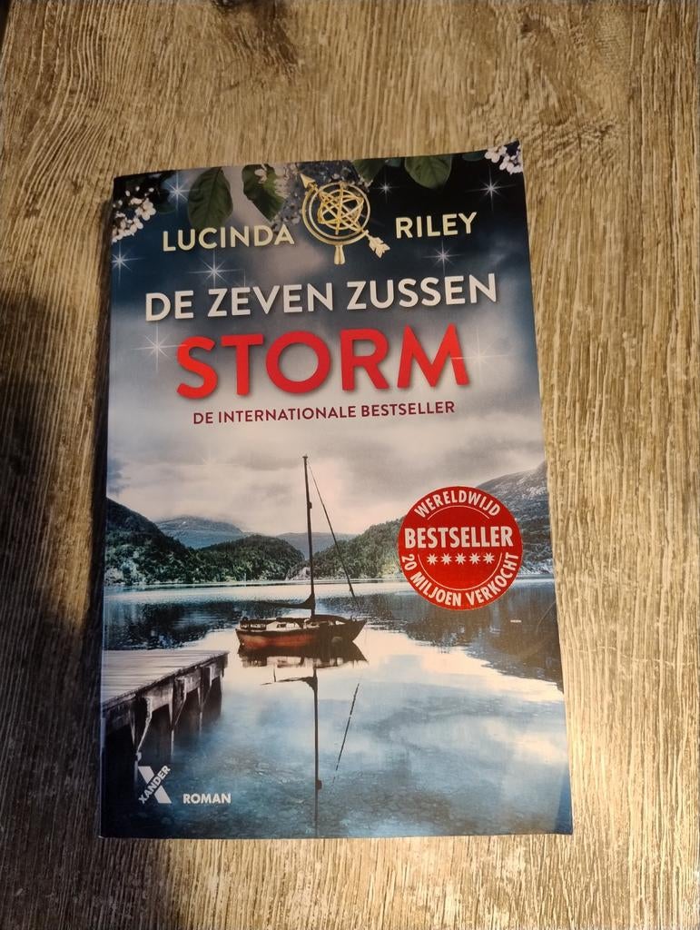 De Zeven Zussen - Storm door Lucinda Riley (Roman), Ophalen of Verzenden, Zo goed als nieuw, Lucinda Riley, Nederland