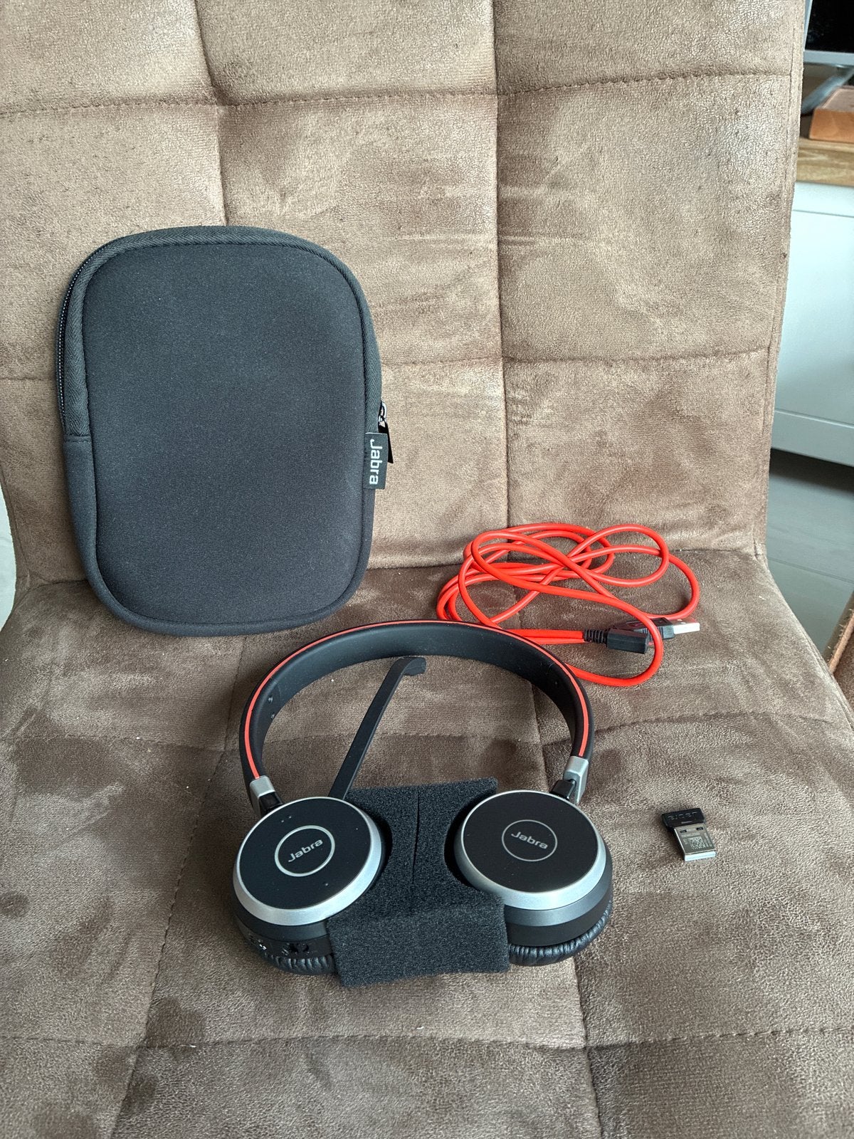 Jabra Evolve 65 UC Stereo Headset met USB-adapter en hoes, Ophalen, Bluetooth, On-ear, Zo goed als nieuw