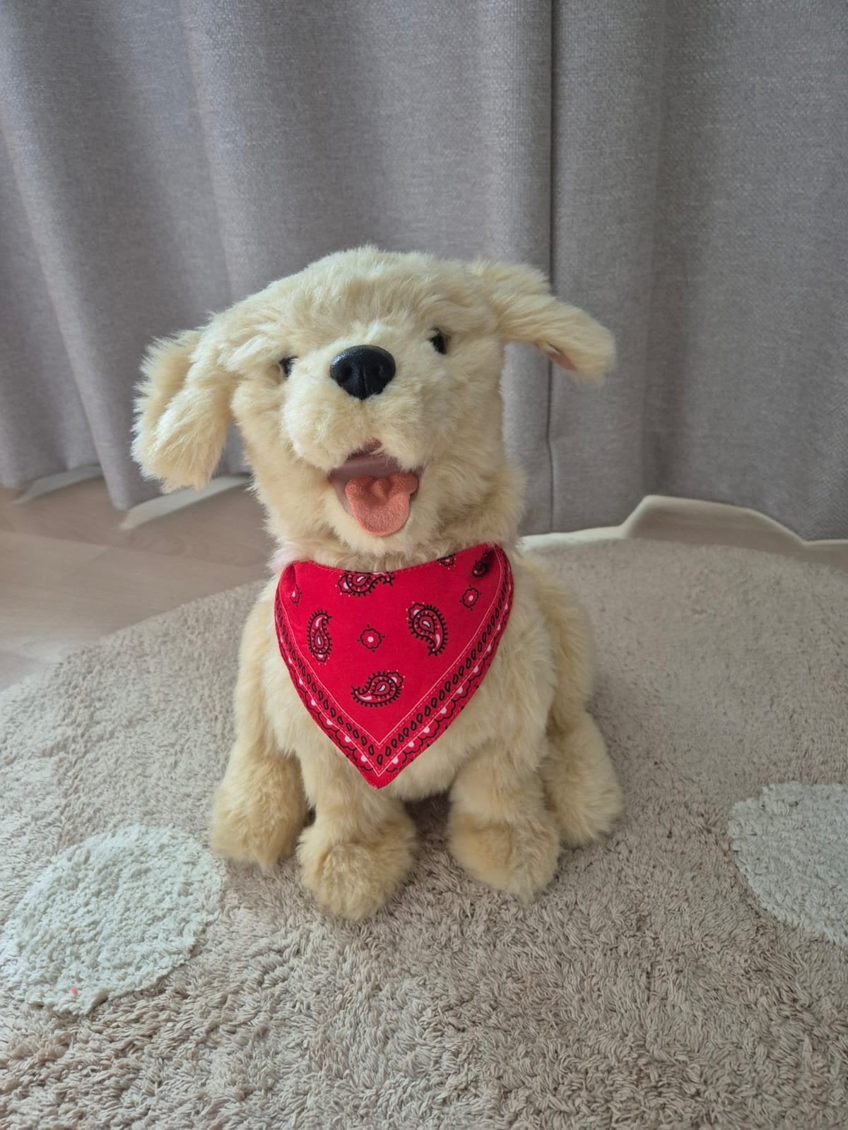 Interactieve knuffelhond met geluid en beweging, Ophalen, Met kleding of accessoire, Hond, Zo goed als nieuw