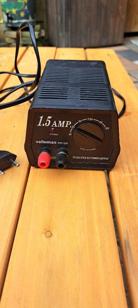 Velleman PS3212L Gereguleerde DC Voeding 1.5 AMP, Hobby en Vrije tijd, Ophalen of Verzenden, Gebruikt