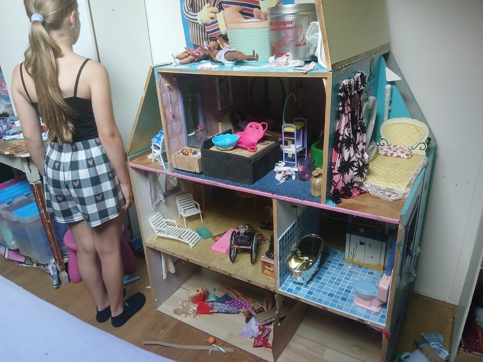 Groot poppenhuis of barbiehuis (zonder accessoires, Ophalen, Gebruikt, Poppenhuis