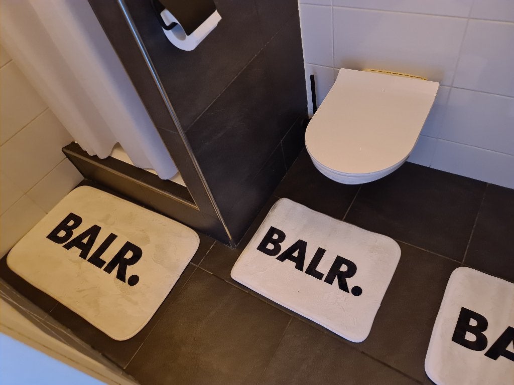 3 BALR badmatten + BALR douchegordijn, Ophalen of Verzenden, Zo goed als nieuw, Badmat, Wit