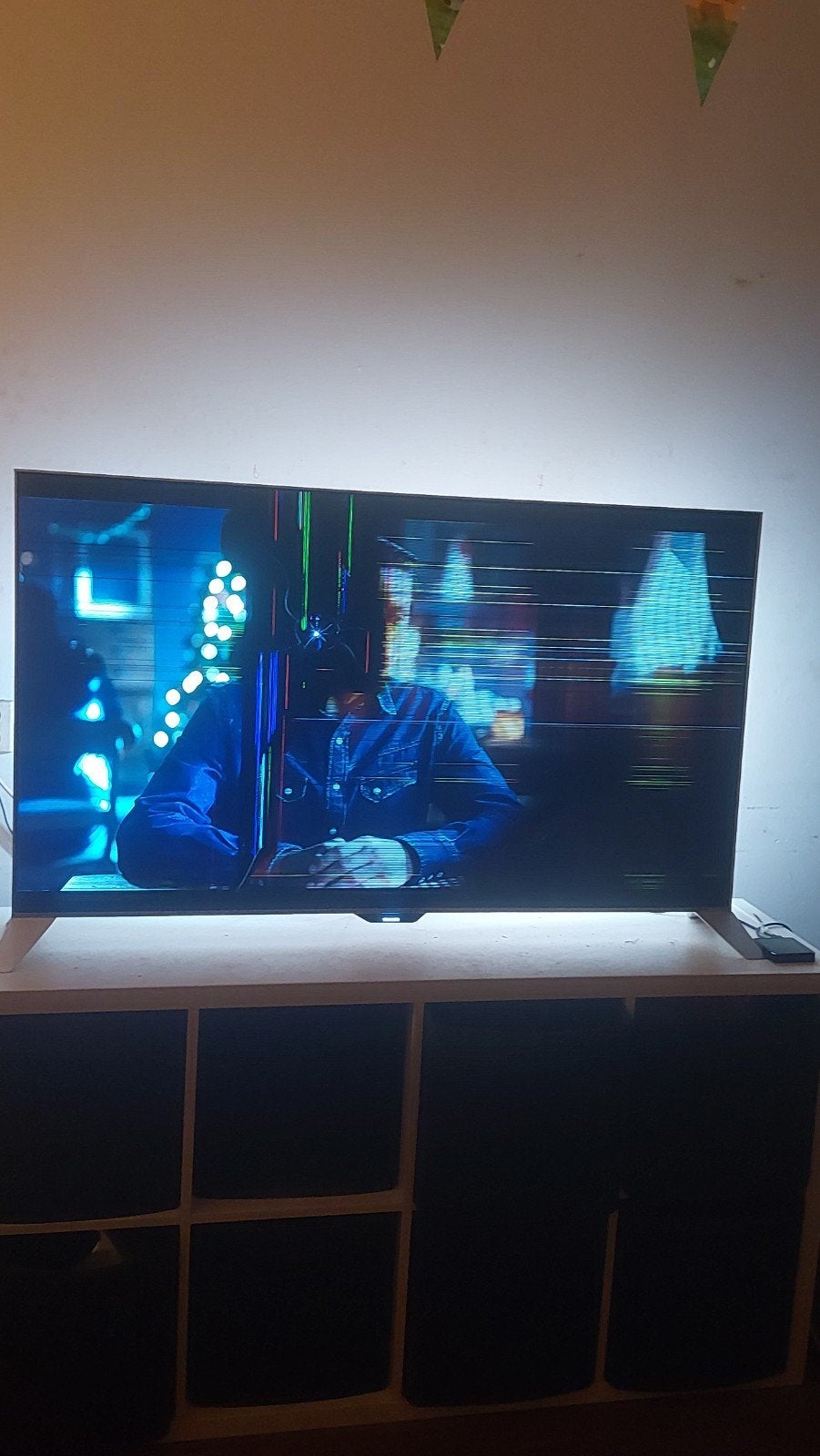 Philips TV met defect scherm  ideaal voor onderdelen/casting, Ophalen of Verzenden, Niet werkend, 100 cm of meer, Philips