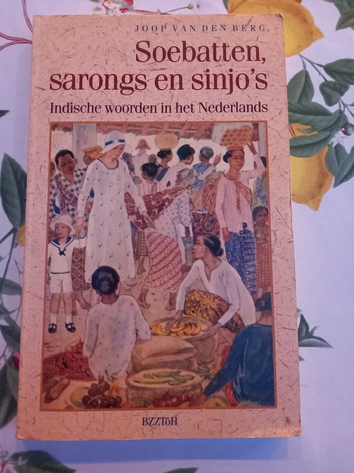 M8 Berg - Soebatten sarongs en sinjo s, Ophalen of Verzenden, Zo goed als nieuw, Berg