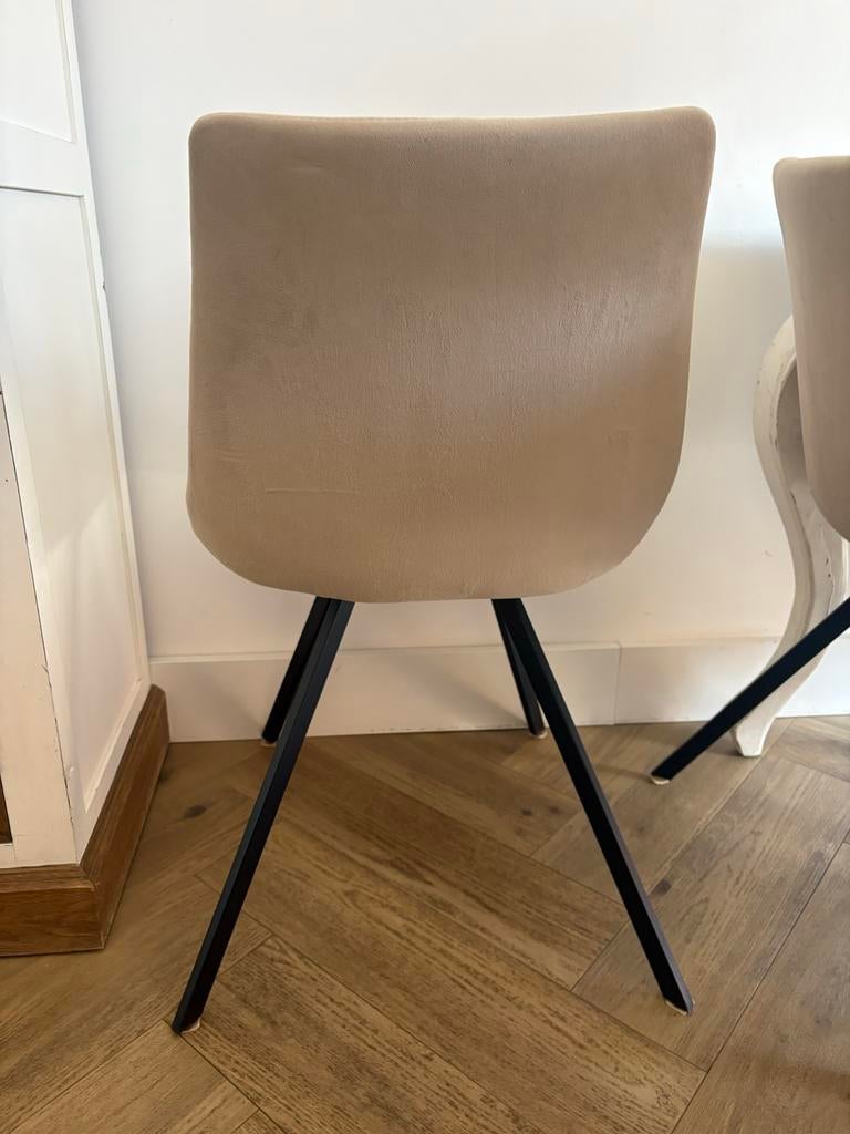 Stijlvolle beige eetkamerstoel met zwarte poten, Huis en Inrichting, Stoelen, Overige kleuren, Ophalen of Verzenden, Zo goed als nieuw