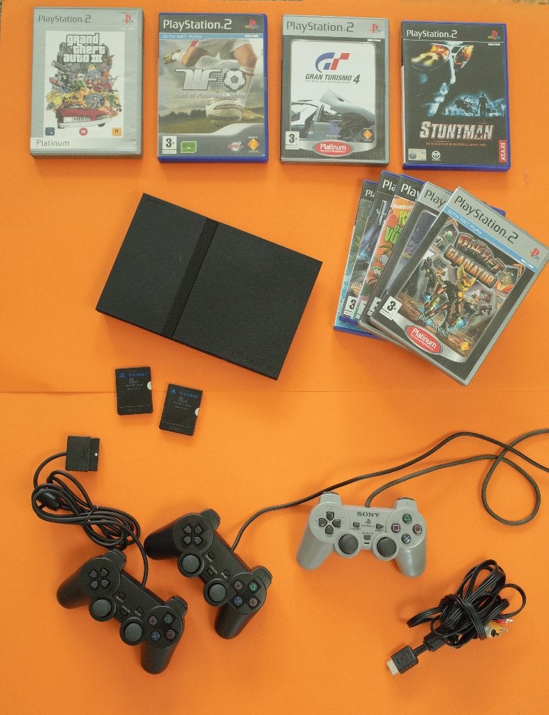 PlayStation 2 Slim (met 3 controllers + meerdere games), Ophalen, Gebruikt, Overige genres, 2 spelers
