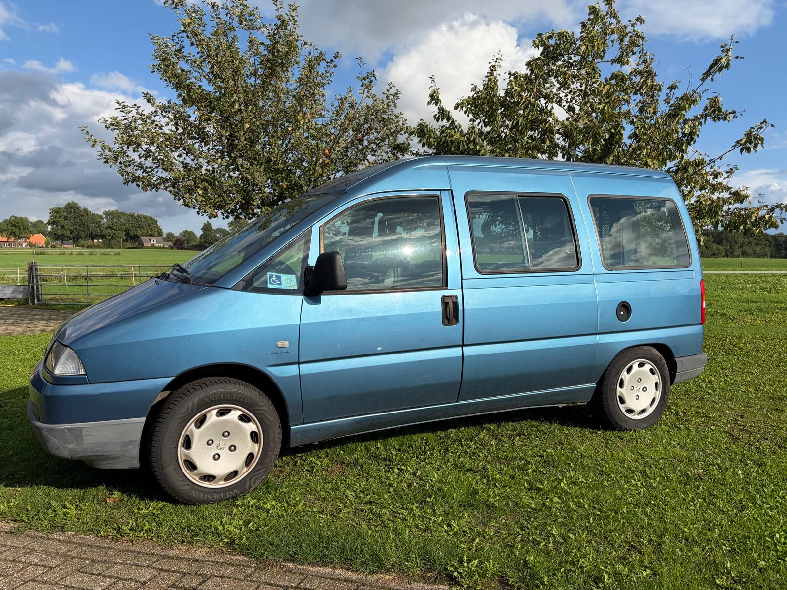 Foto 3 van Peugeot Expert Combi 2.0 Combi 16V AUT 2001 Blauw