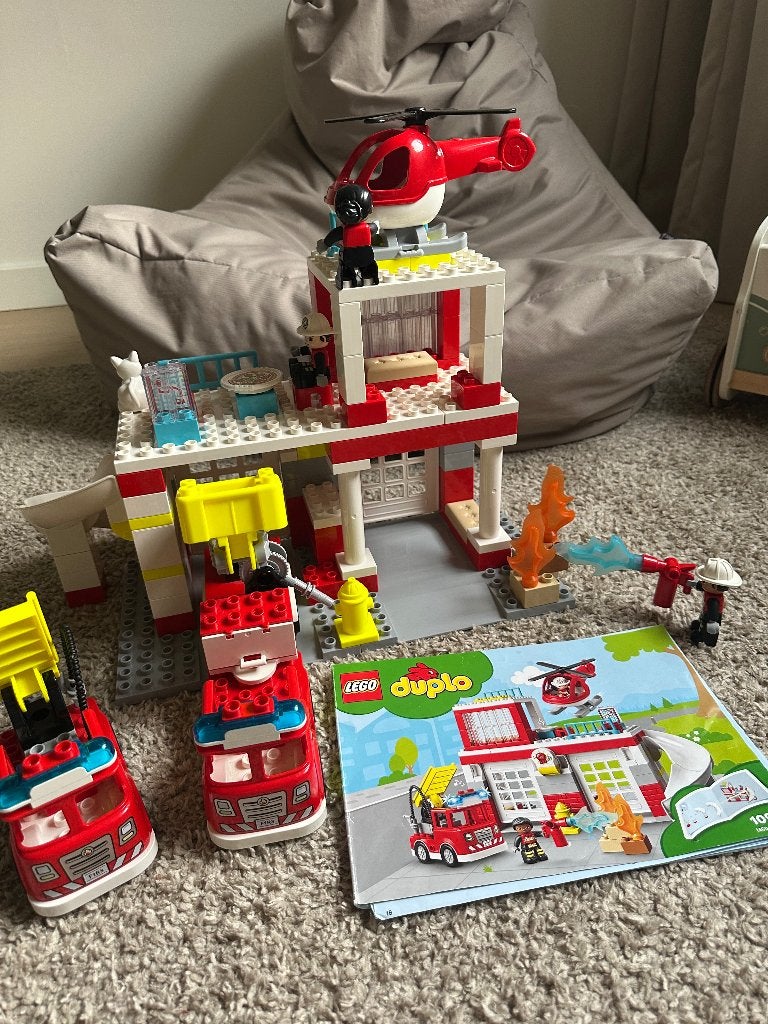 Duplo brandweerkazerne en helikopter 10970, Kinderen en Baby's, Ophalen of Verzenden, Zo goed als nieuw, Duplo, Complete set