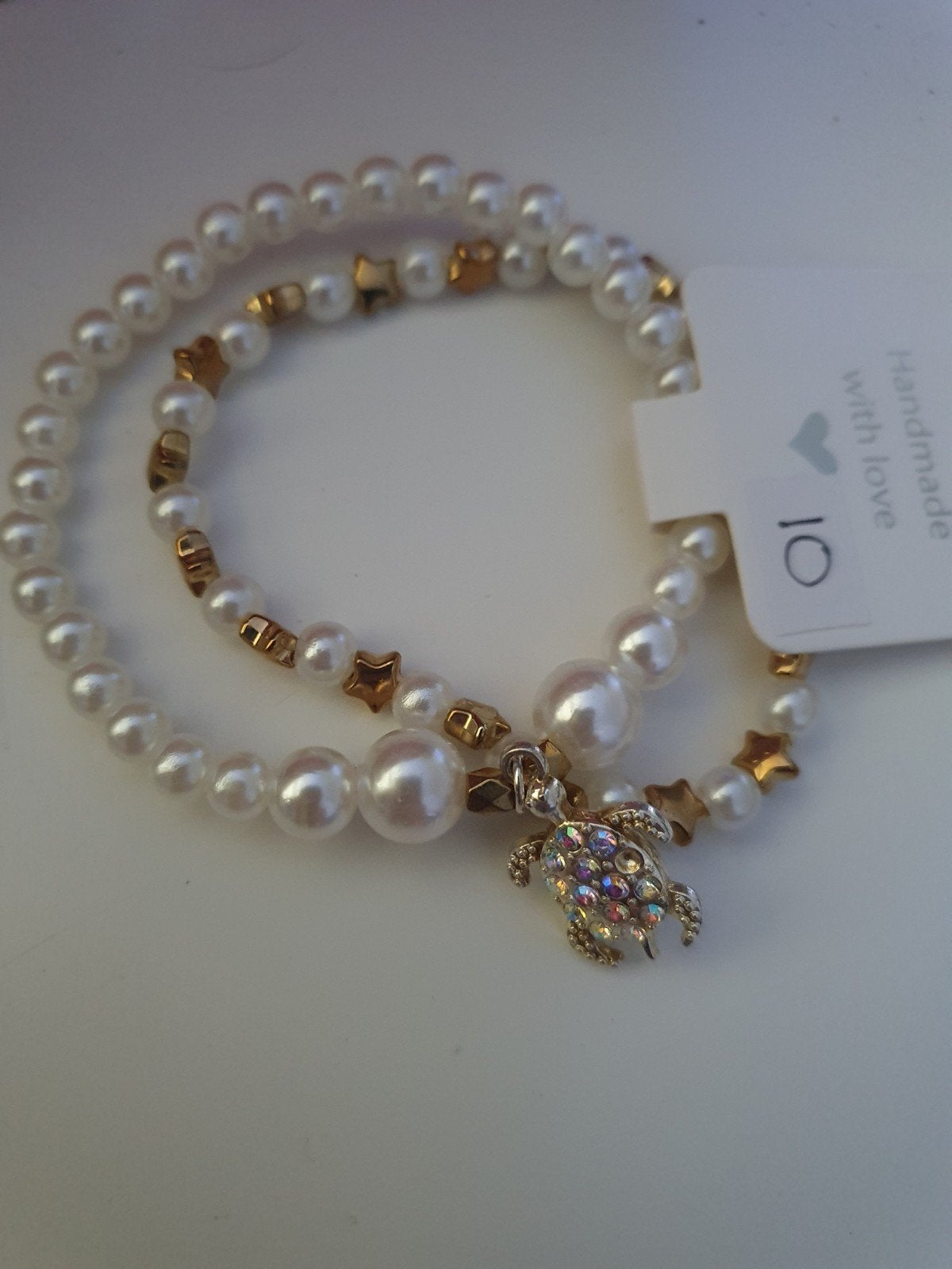 Armbandjes met kralen en schildpadbedel - opbrengst Kika, Ophalen of Verzenden, Nieuw