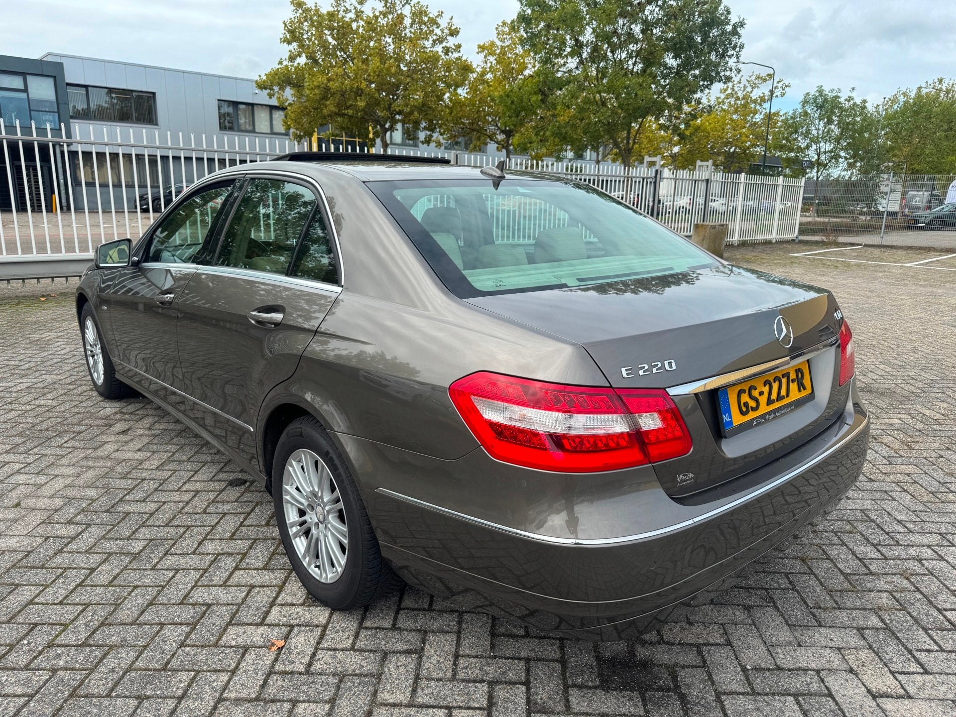 Mercedes-Benz E-klasse 220 CDI Schuifdak,leder, Auto's, Automaat, Euro 5, Achterwielaandrijving, Gebruikt
