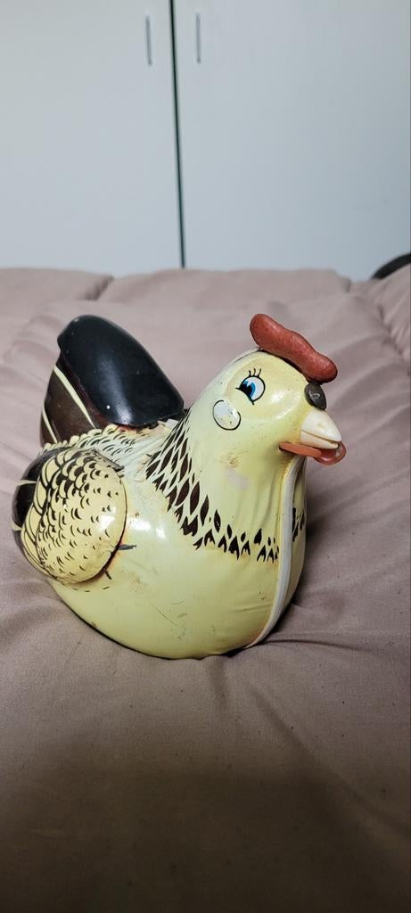 Vintage blikken kip met ei, Made in China, Antiek en Kunst, Ophalen of Verzenden