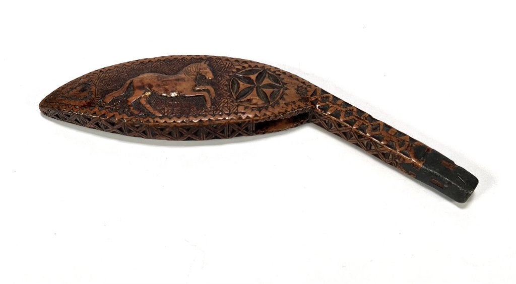8. Houten breischede - paard en initialen, Nederland, 1862, Ophalen