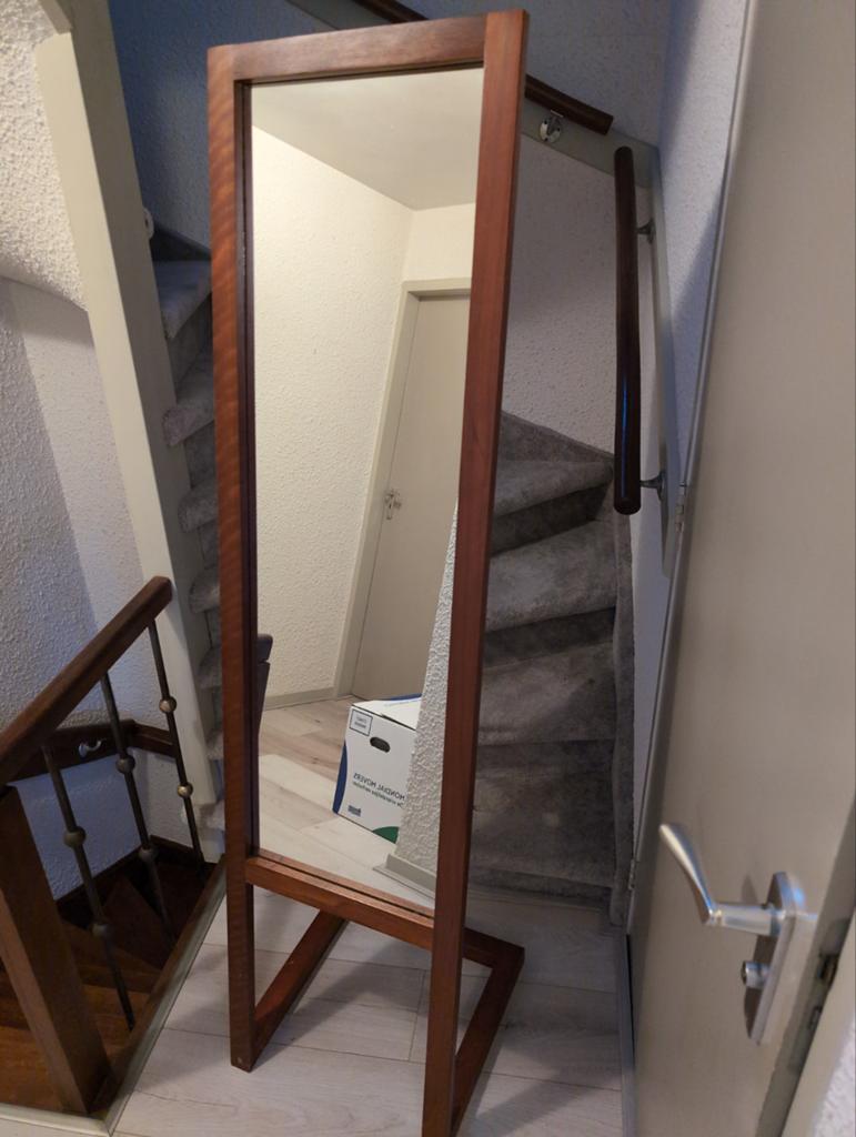 Mooie staande spiegel met houten frame, Huis en Inrichting, Woonaccessoires | Spiegels, Ophalen, Minder dan 50 cm, Gebruikt, 150 tot 200 cm