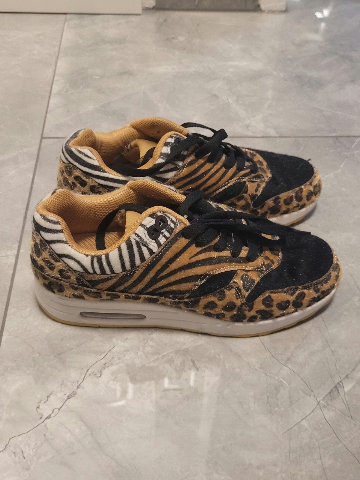 Leopard/Zebra print sneakers maat 36, Ophalen of Verzenden, Gedragen, Overige kleuren, Sneakers of Gympen