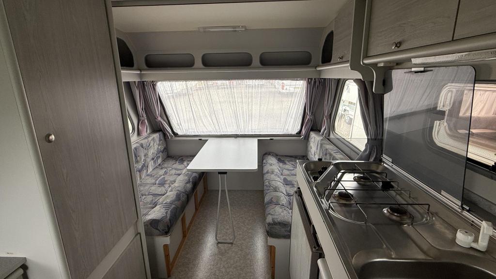 Beyerland Sprinter 430 TM bouwjaar 1993 met voortent, Caravans en Kamperen, Caravans, Overige typen, Bedrijf, Treinzit, 4 tot 5 meter