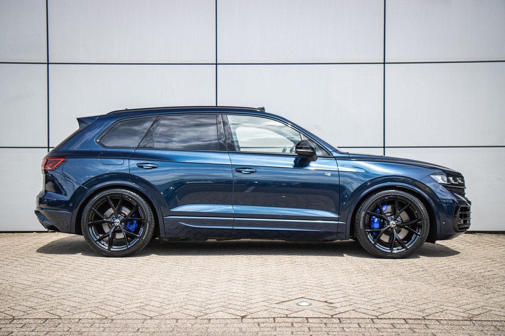Volkswagen Touareg R 3.0 TSI eHybrid 462pk 4MOTION | Panoram, Auto's, Volkswagen, Automaat, 12 maanden, 14 kWh, Gebruikt