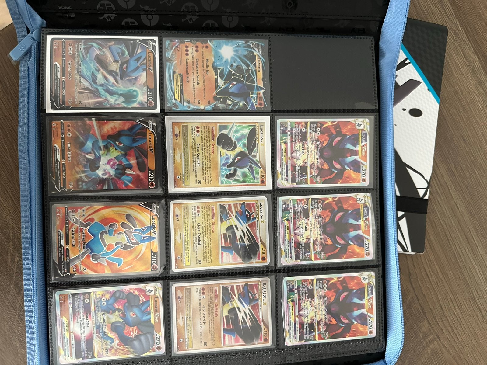 Grote collectie Pokémon kaarten in map, Ophalen, Zo goed als nieuw, Meerdere kaarten, Foil