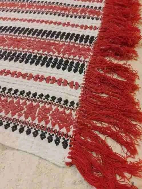 Gordijn / wandkleed rood zwart offwhite 335/40 cm, Huis en Inrichting, Gebruikt, Djt@dejuistetoon.eu, Ophalen of Verzenden, Mon Plaisir 19, Etten-Leur, Netherlands