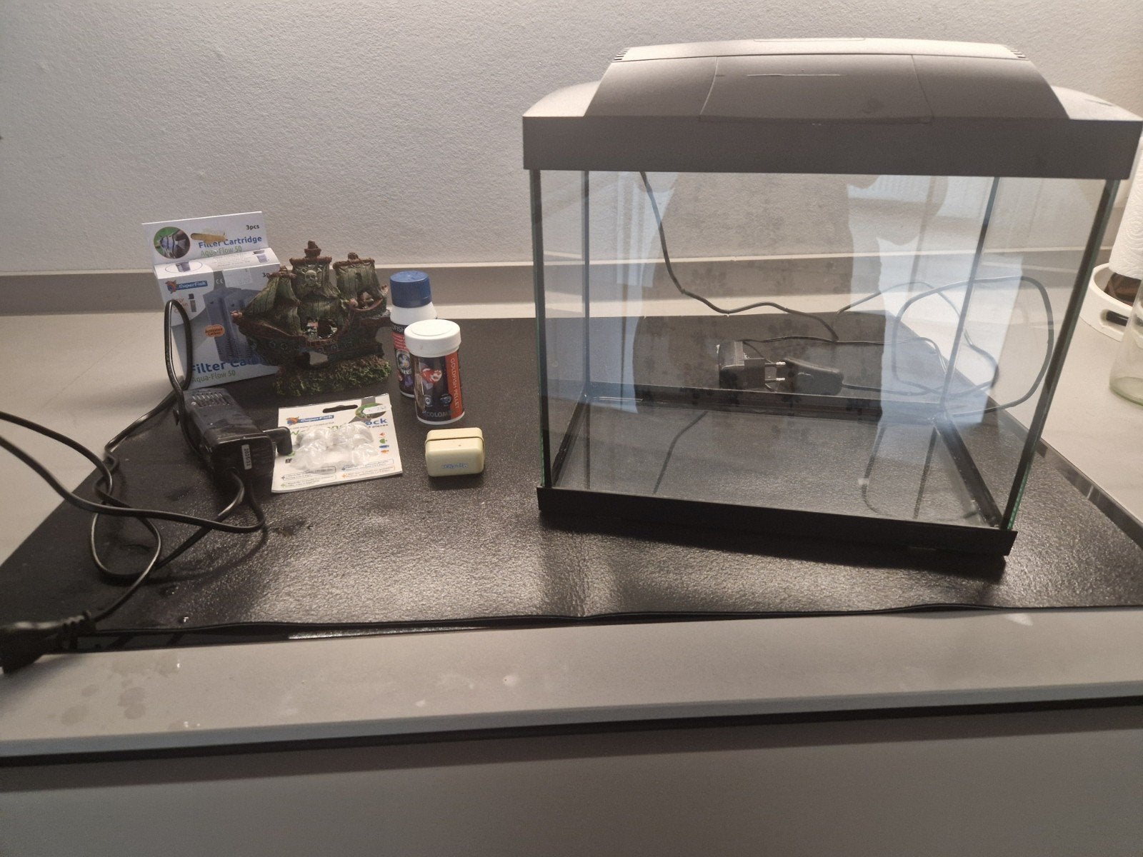 16 liter aquarium van superfish met toebehoren, Dieren en Toebehoren, Ophalen, Inclusief toebehoren, Zo goed als nieuw, Leeg aquarium