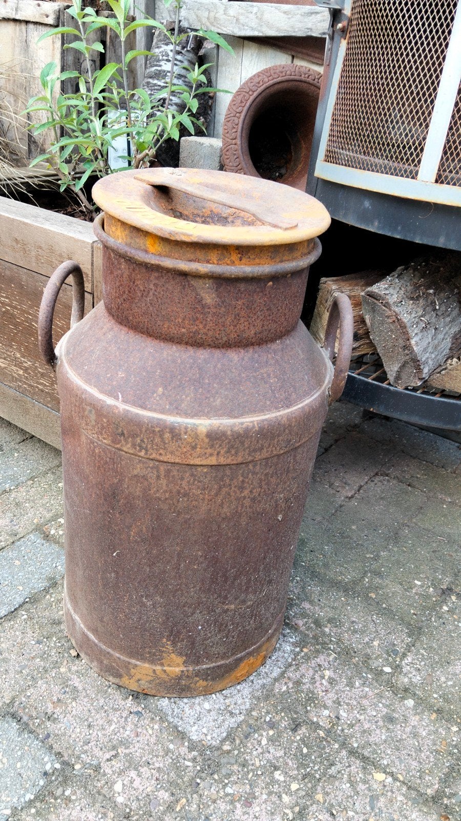 Brocante metalen oude melkbus, Ophalen