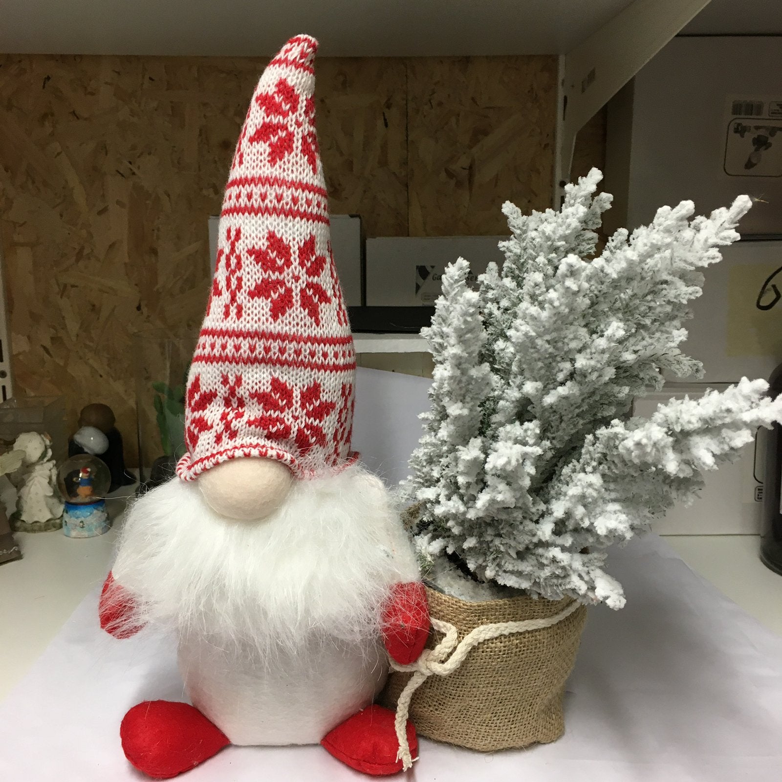 Leuke Stoffen Kabouter Dwerg met plant, Verzamelen, Beelden en Beeldjes, Ophalen of Verzenden, Zo goed als nieuw, Fantasy
