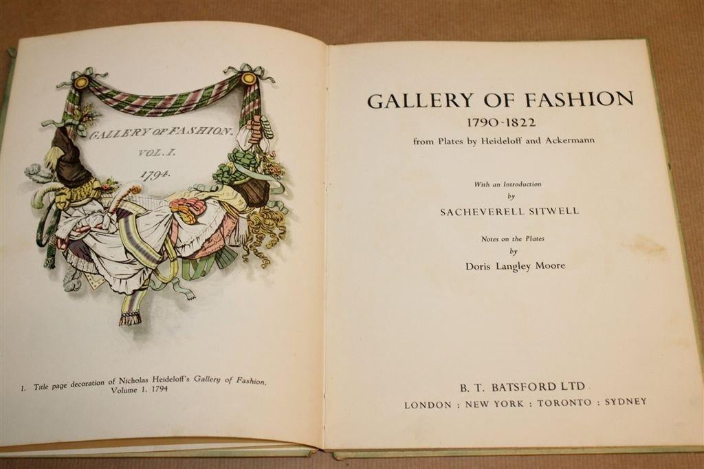 Gallery of Fashion 1790-1822 — Kleurenplaten Damesmode 1949, Ophalen of Verzenden, Gelezen, Mode algemeen