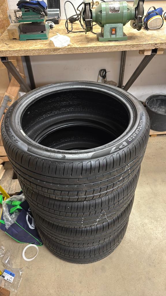 Pirelli Cinturato 235/40/19 Zomerbanden met Anti-lek, 235 mm, Band(en), Zomerbanden, Ophalen