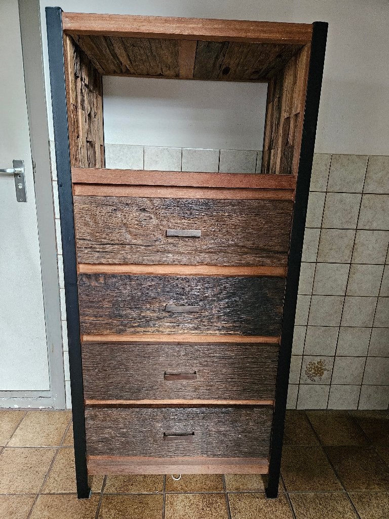 Industriële hoge ladekast mangohout met staal, Huis en Inrichting, Kasten | Ladekasten, Ophalen, 100 tot 150 cm, 50 tot 100 cm