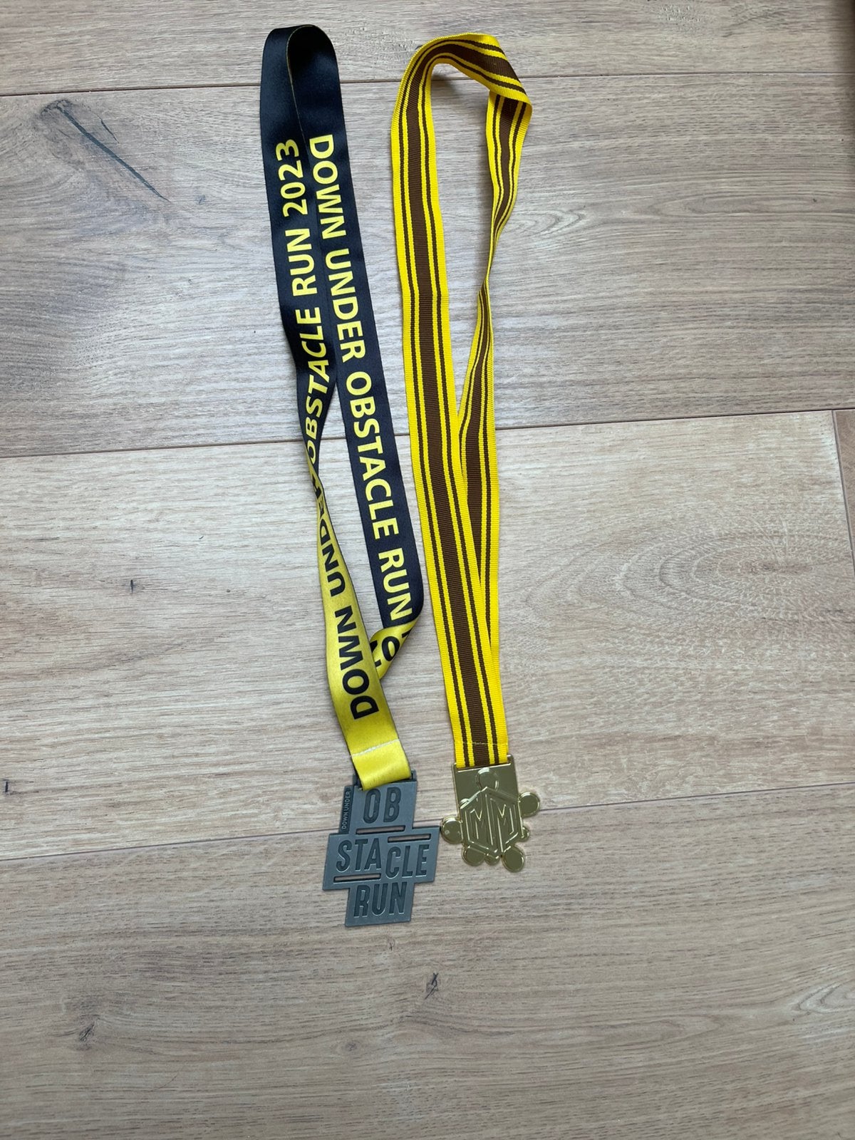 Medailles - obstacle run 2023 en mudmasters, Ophalen of Verzenden, Overige materialen, Nederland