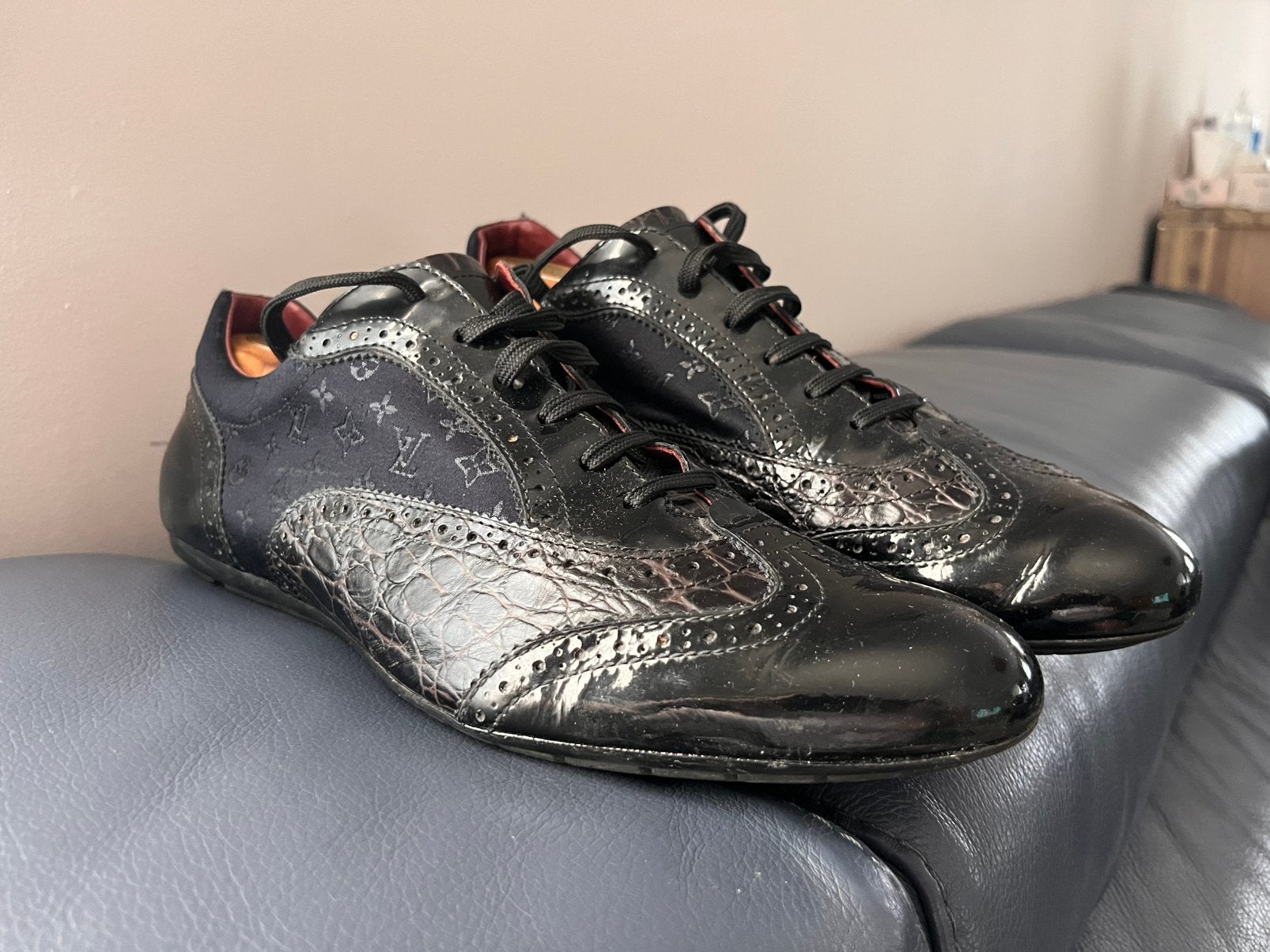 Louis vuitton maat 44, Ophalen of Verzenden, Zo goed als nieuw, Zwart