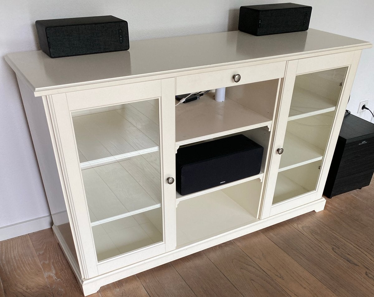 Crèmekleurig ikea TV-meubel met glazen deuren, Huis en Inrichting, Ophalen, Gebruikt, 100 tot 150 cm, Minder dan 100 cm