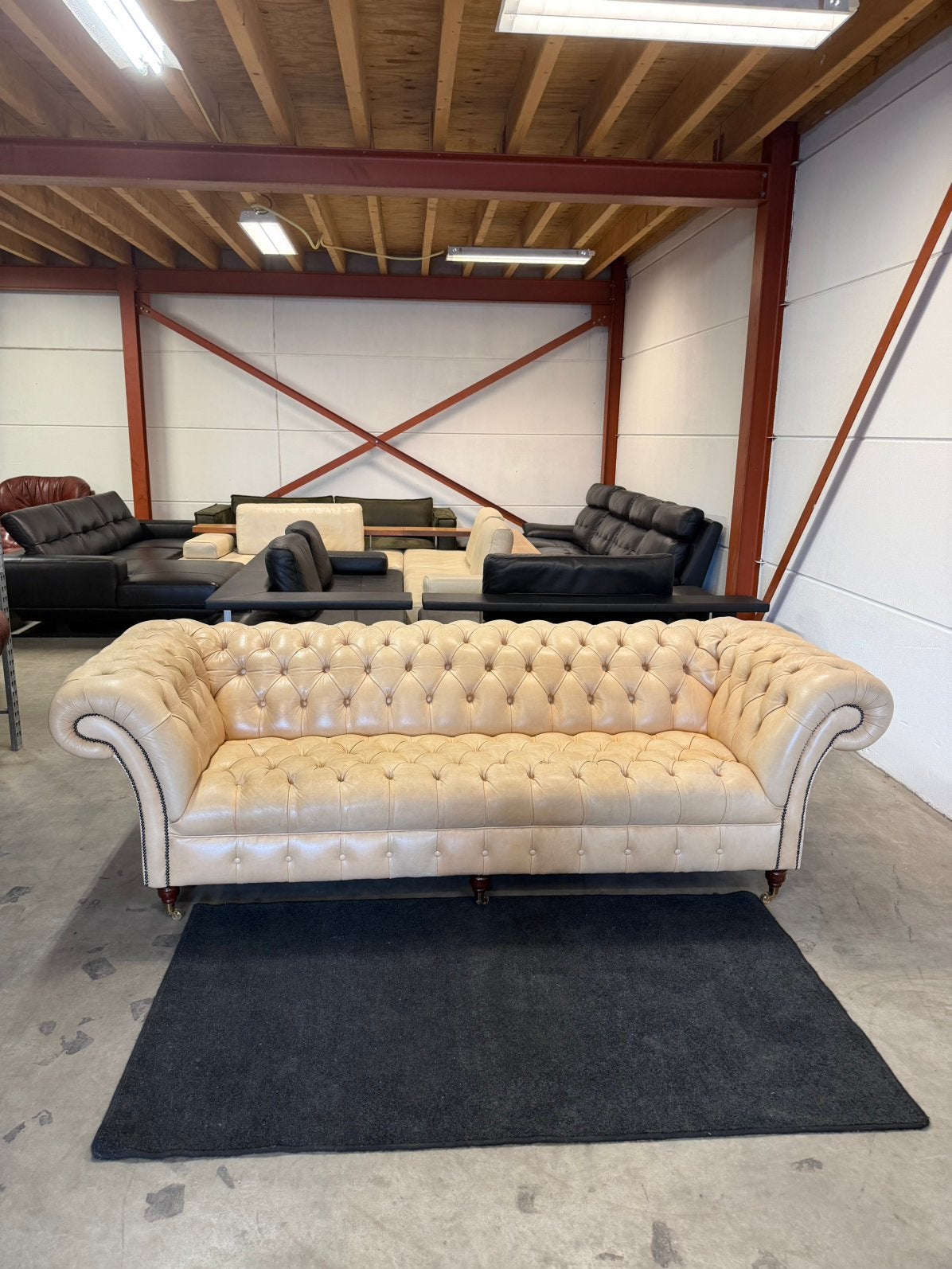 XXL chesterfield bank crème bankstel generfd leer Z.G.A.N., Huis en Inrichting, Banken | Voetenbanken en Poefen, 2871SK, 125 cm of meer