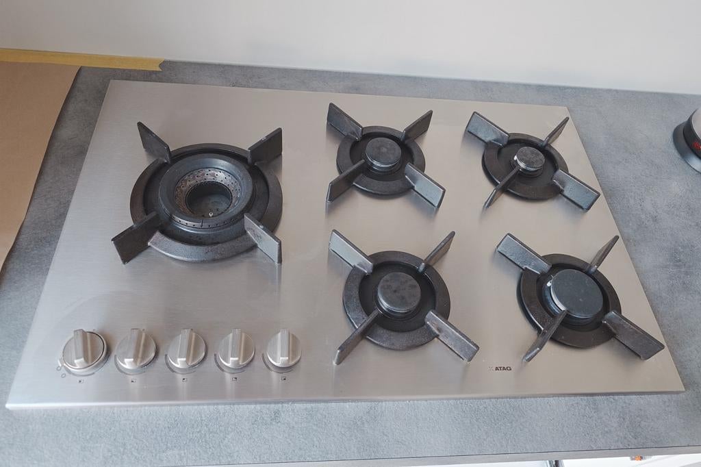 ATAG 5-pits gaskookplaat met wokbrander 79,5 x 52cm, Witgoed en Apparatuur, Kookplaten, Gebruikt, Inbouw, Gas, 5 kookzones of meer