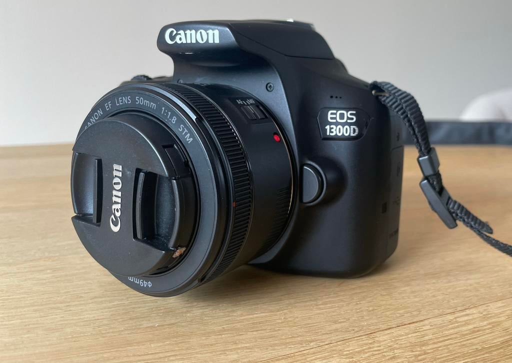 Canon eos 1300d met 50mm lens in top staat, Ophalen of Verzenden, Zo goed als nieuw, Canon, Geen optische zoom