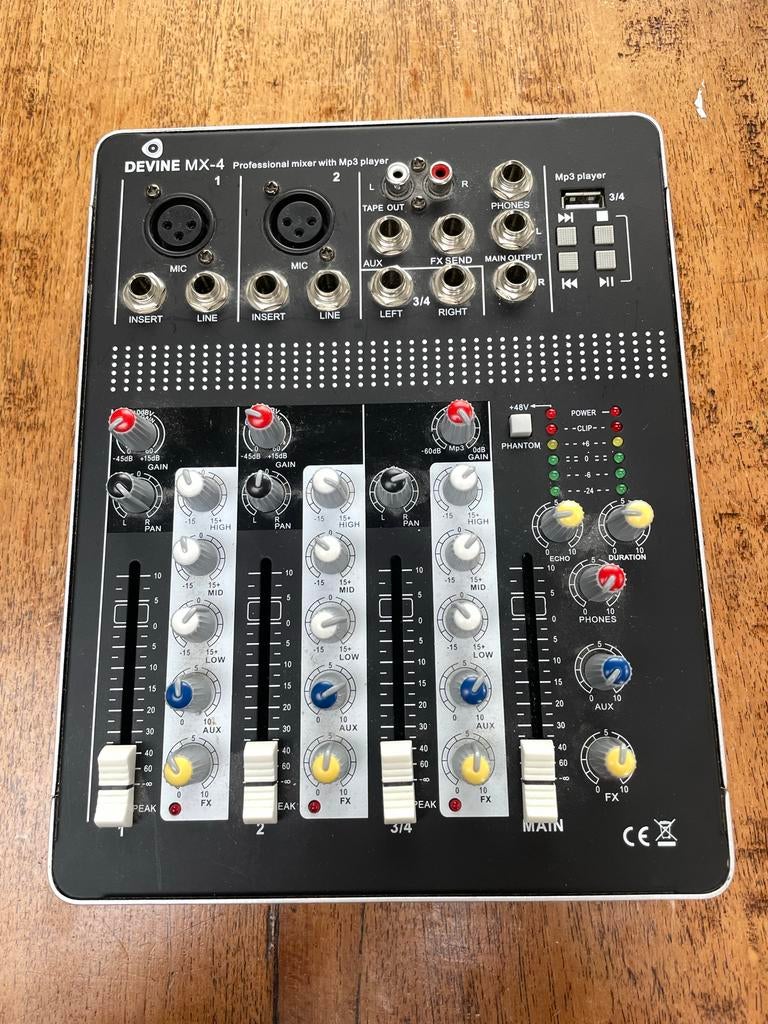 Devine MX-4 mengpaneel, Muziek en Instrumenten, Mengpanelen, Ophalen of Verzenden, Gebruikt, Minder dan 5 kanalen, Microfooningang