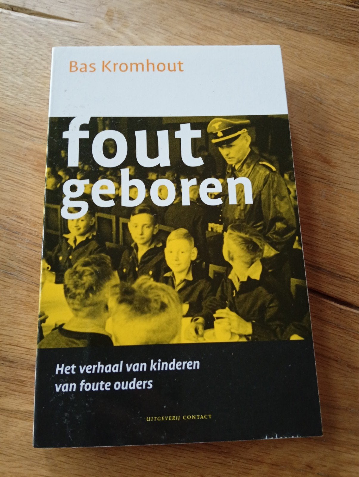 Fout Geboren: Kinderen van foute ouders - Bas Kromhout, Tweede Wereldoorlog, Ophalen of Verzenden, Zo goed als nieuw, Bas Kromhout