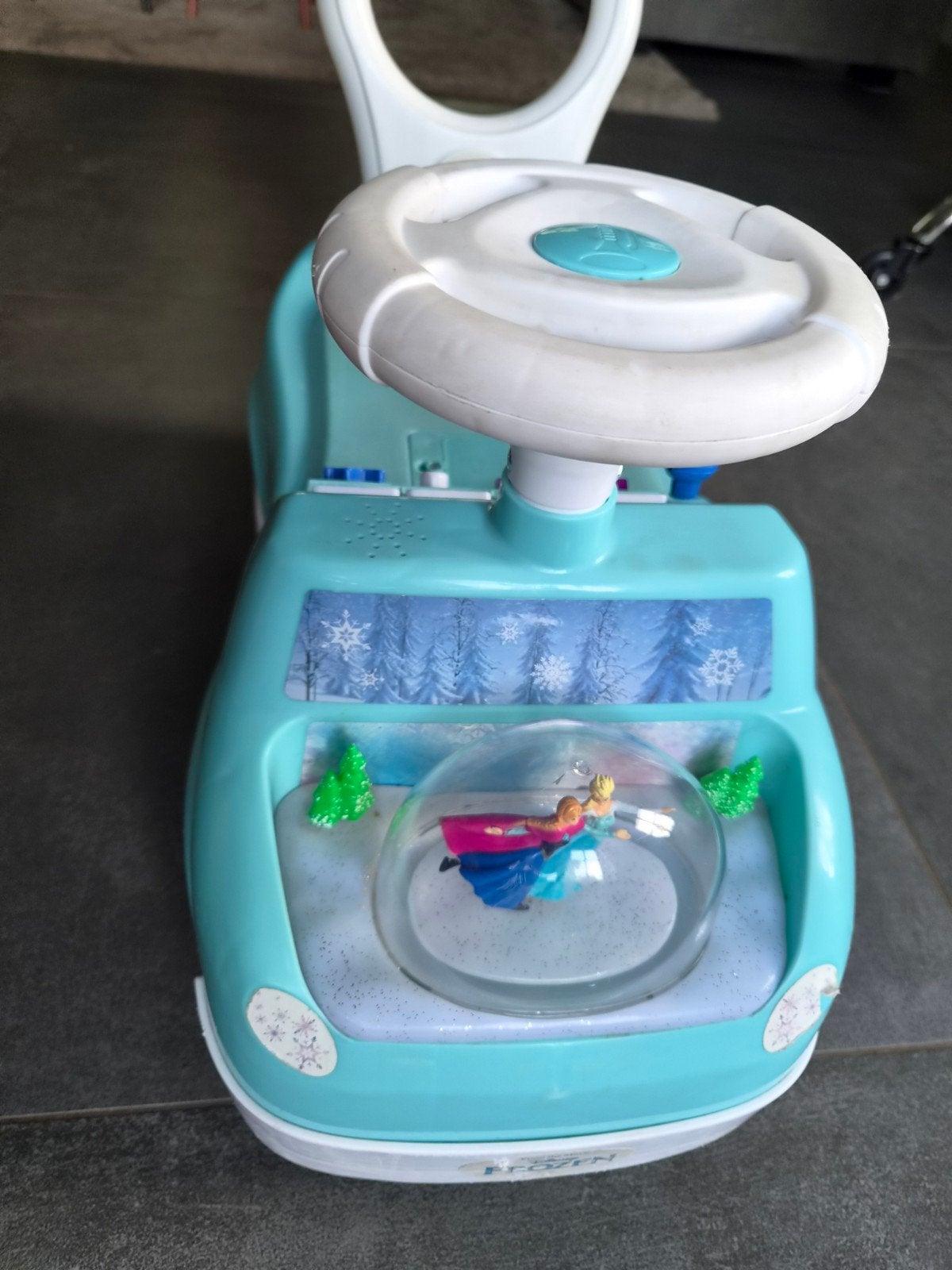 Frozen Loopauto met Elsa en Anna Sneeuwbol, Ophalen of Verzenden, Gebruikt, Loopvoertuig