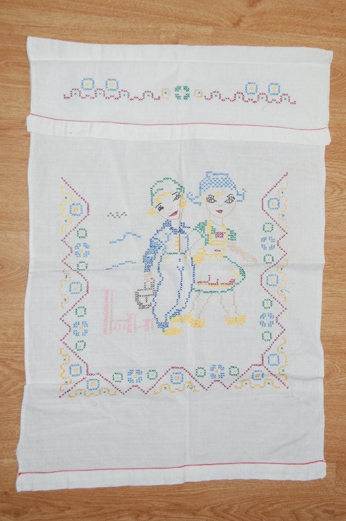 Brocante geborduurde overhanddoek voor een doekenrek doek, Verzenden